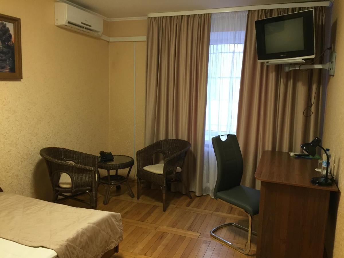 Hotel Tourist Rivne Exterior photo