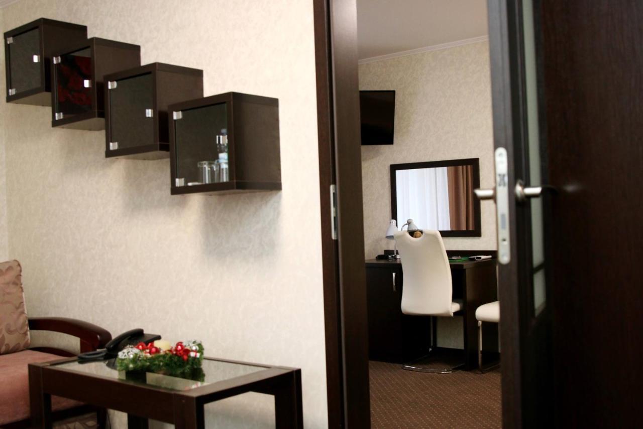 Hotel Tourist Rivne Exterior photo