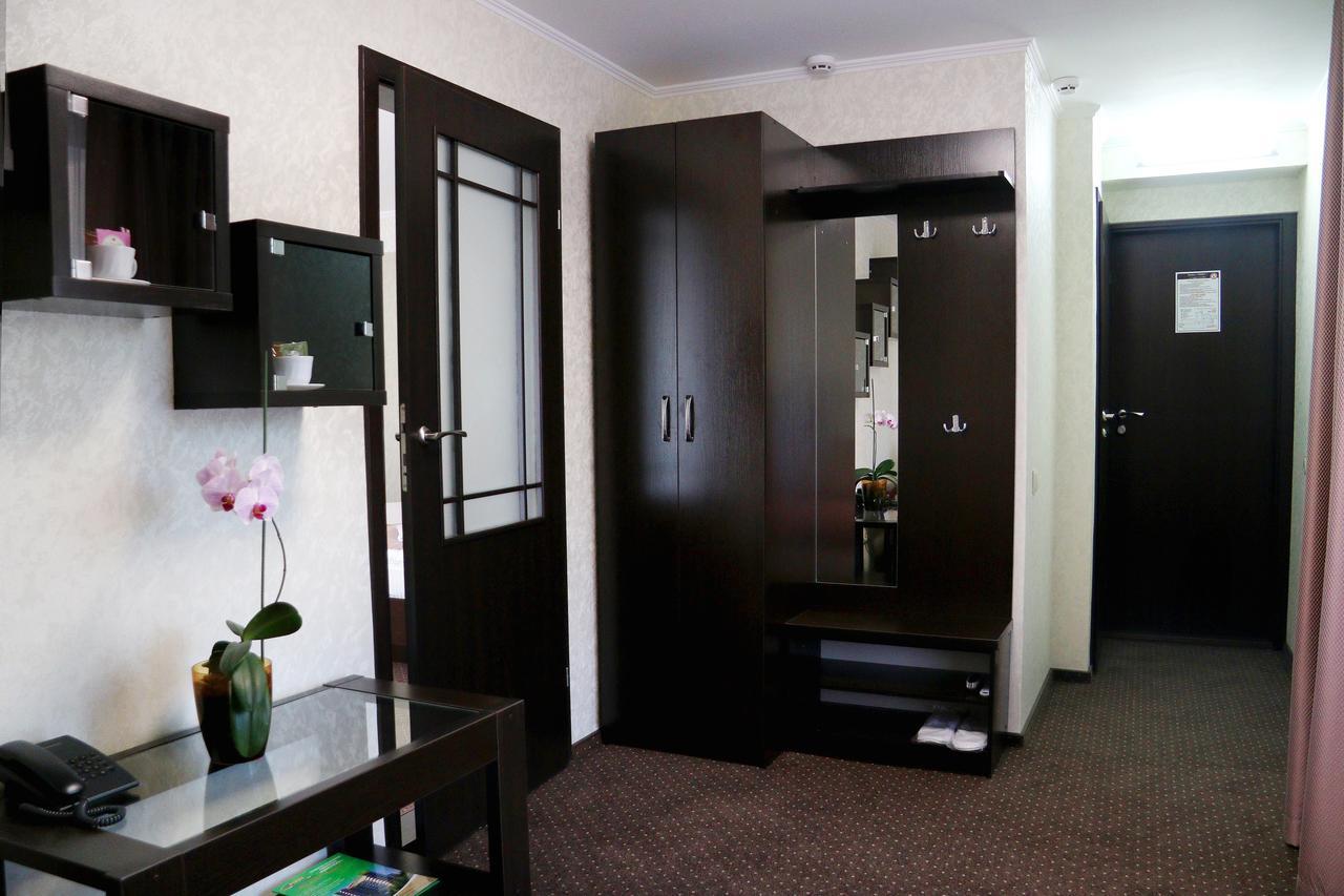 Hotel Tourist Rivne Exterior photo